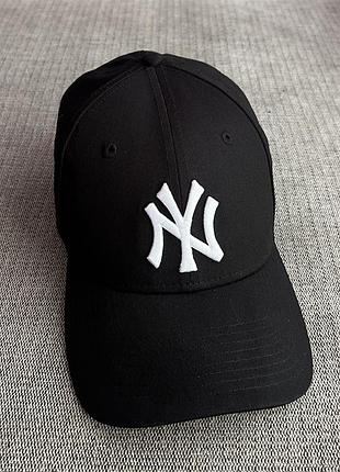 Бейсболка new era