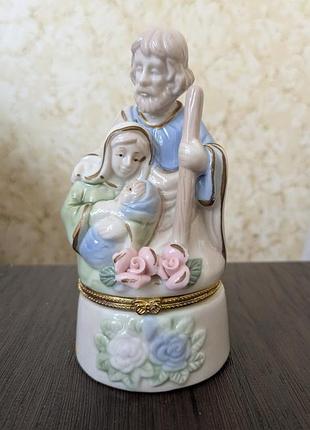 Статуетка скринька для прикрас порцелянова свята родина вінтажна