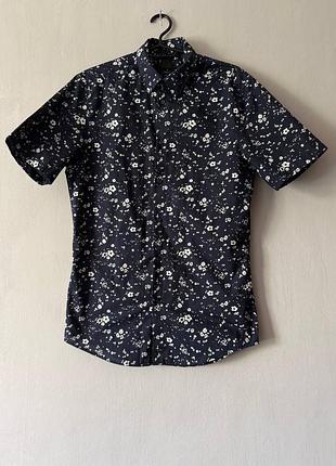 Мужская летняя рубашка h&amp;m slim fit / темно-синяя в цветочный принт (размер s)