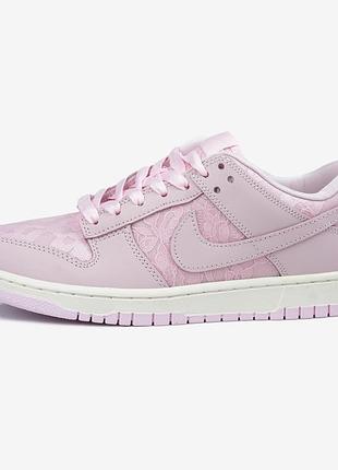 Жіночі кросівки nike sb dunk low wmns lace pack regal pink