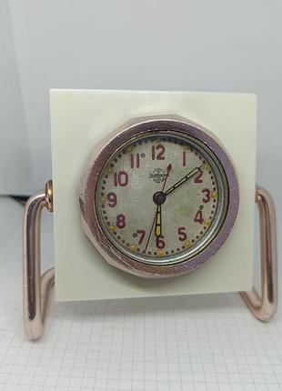 Часы настольные 50-60 г ччз. танковые. на ходу.