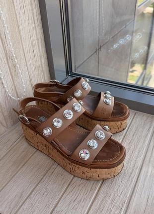 Продам оригінальні босоніжки prada. 37 розмір.
