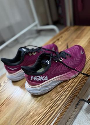 Жіночі бігові кросівки hoka