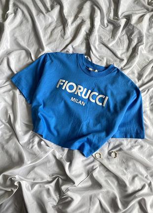 Яскрава жіноча вкорочена блакитна футболка, кроп топ fiorucci milan s