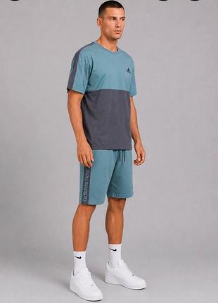 Спортивний комплект adidas neo у стильному поєднанні кольорів ментол-графіт.