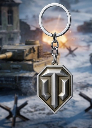 Стильний та масивний металевий брелок із логотипом культової гри world of tanks. чудовий аксесуар для шанувальників танкових баталій.
