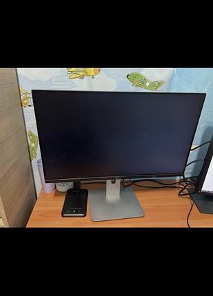 Монітор dell u2715h, який має діагональ 27 дюймів.