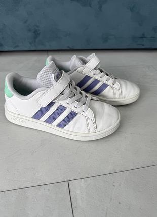 Кросівки білі з фіолетовими смужками adidas