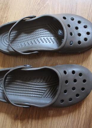 Жіночі коричневі сабо аквашузи босоніжки сандалі — класична модель crocs classic