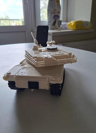 Колекційна модель танк м1 abrams 2