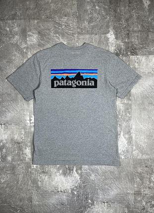 Чоловіча футболка patagonia патагонія оригінал сіра з принтом на спині великий логотип брендова мужская серая размер m