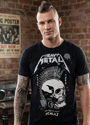 Black "heavy metal" graphic t-shirt with skull print размер м