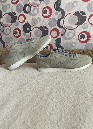 Оригінальні замшові кросівки reebok