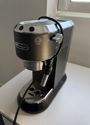 Кавоварка delonghi dedica ec 685 bk