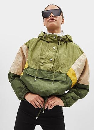 Крутая ветровка в ретро стиле bershka.