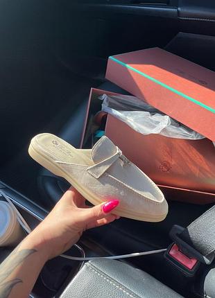 Мюлі loro piana summer walk.