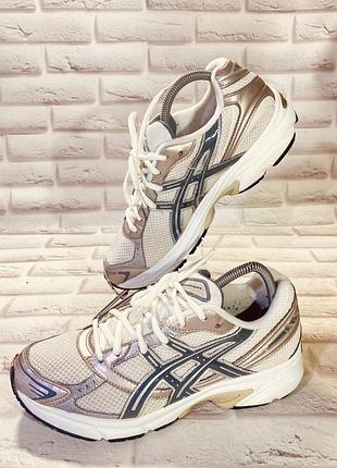 Кросівки asics