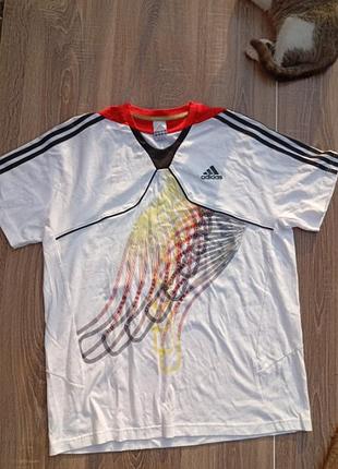 Мужская футболка бренда adidas