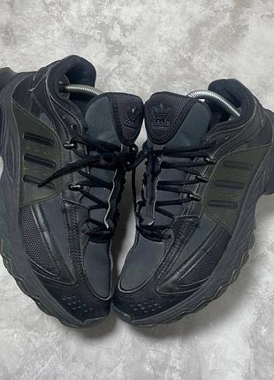 Кроссовки adidas thesia