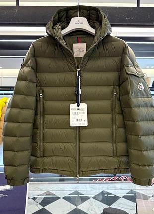 Мужской пуховик moncler цвета хаки