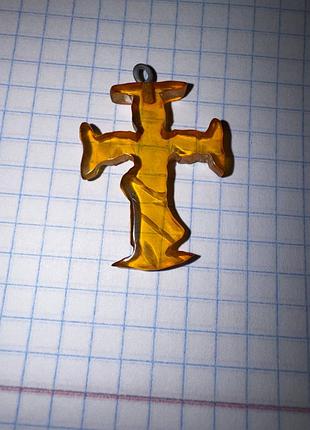 Крестик из янтаря
