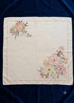 Платок в цветочный принт