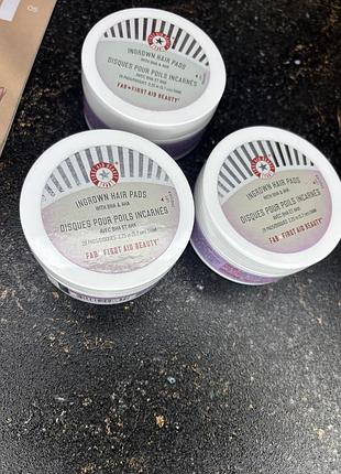 First aid beauty ingrown hair pads with bha & aha диски, для запобігання появі врослого волосся