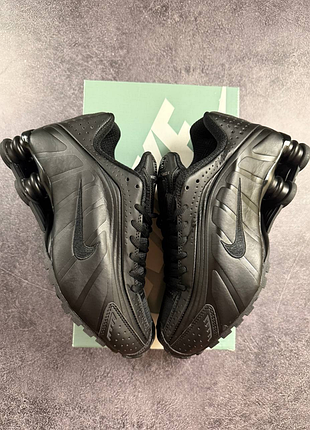 Nike shox r4 black