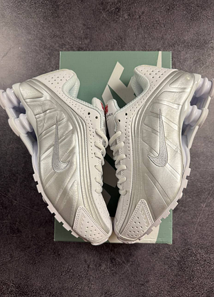 Nike shox r4 white