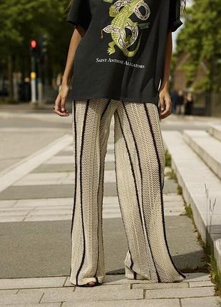 Мереживні широкі штани від бренду h&m (модель: shimmering hole-knit trousers / shimmery open-knit pants, артикул: 1296632001).