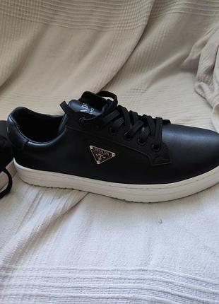 Чорні шкіряні кросівки (кеди) prada