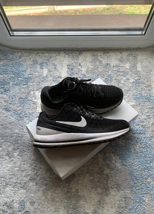 Оригинальные кроссовки для бега nike vomero 13 black/white г.