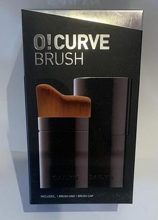 Пензлик для контурингу обличчя cailyn o! curve brush