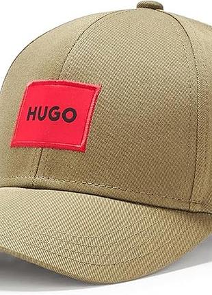 Мужская кепка бейсболка hugo цвета хаки с красным лого
