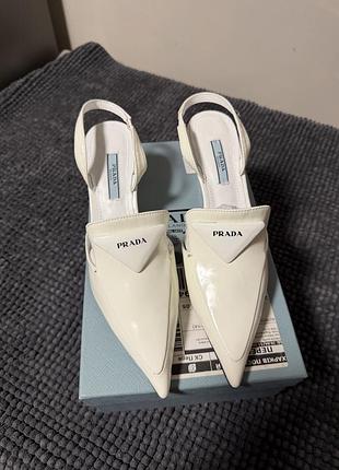 Туфлі prada