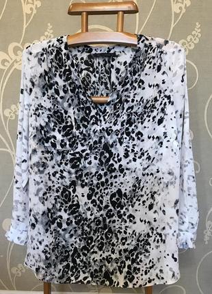 Нереально красива і стильна брендовий блузка.