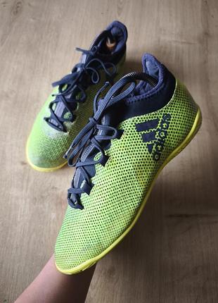 Фирменные подростковые кроссовки футзалки  adidas, оригинал. размер 38,5.