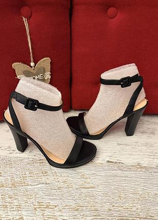 Оригінал. шкіряні фірмові босоніжки guess 37,38,40р.