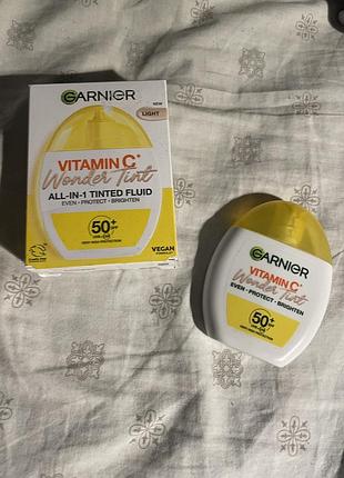 Тональний флюїд з вітаміном с для обличчя з фактором захисту spf50, відтінок light garnier vitamin c wonder tint spf50 найсвітліший відтінок