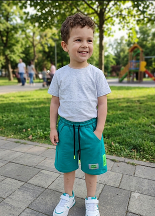 Яскраві шорти для хлопчиків 4&5 років