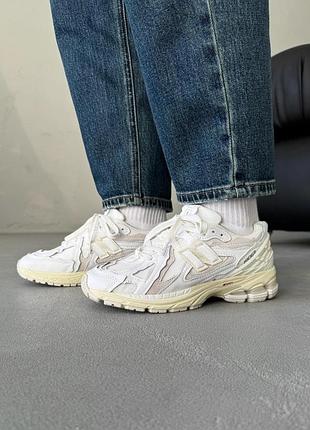 Жіночі кросівки new balance 1906d white/beige