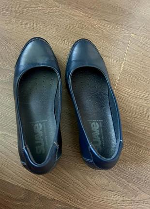 Шкіряні туфлі suave (made in portugal) на стійкому підборі, р.37.