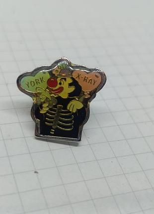 Брошка клоун.