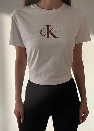 Красивая футболка calvin klein, женская футболка кельвин клейн, пудровая футболка calvin klein, стильная футболка calvin klein, трендовая футболка кельвин