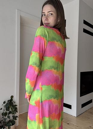Яскрава накидка на купальник