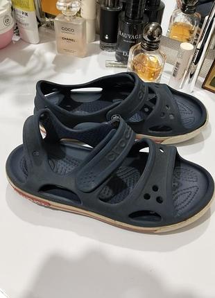 Фирменные детские сандалии crocs