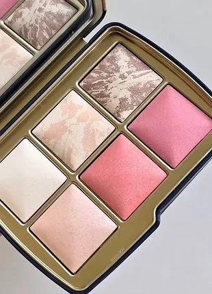 Палетка для лица hourglass fox-deer ambient™ lighting edit unlocked palette