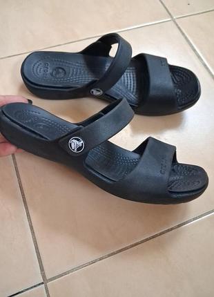 Шльопанці crocs