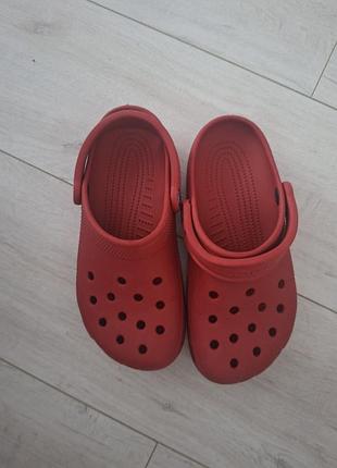 Яркие и мегакомфортные красные кроксы (сабо) crocs classic!