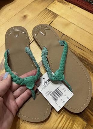Нові шкіряні шльопки adidas